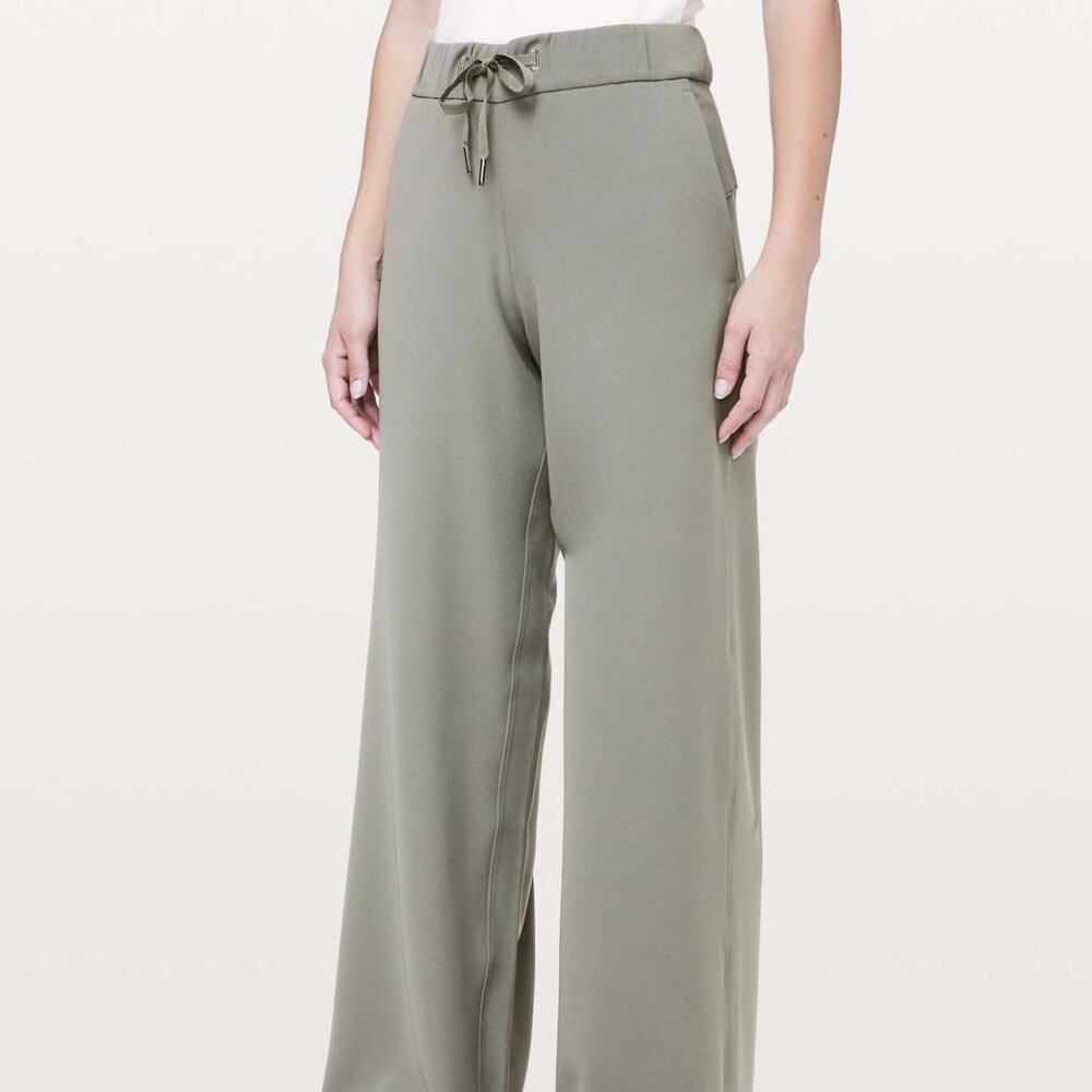 NEW Lululemon On The Fly Pant *Wide Leg Woven 31.5" Grey Sage size 8 - Picture 3 of 8